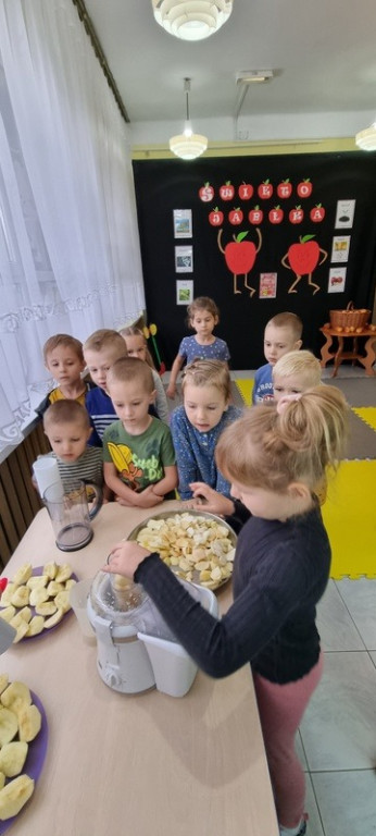 Apple Day w przedszkolu w Stąporkowie [zdjęcia]