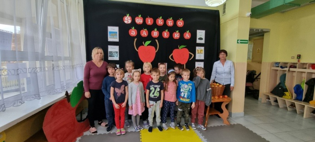 Apple Day w przedszkolu w Stąporkowie [zdjęcia]