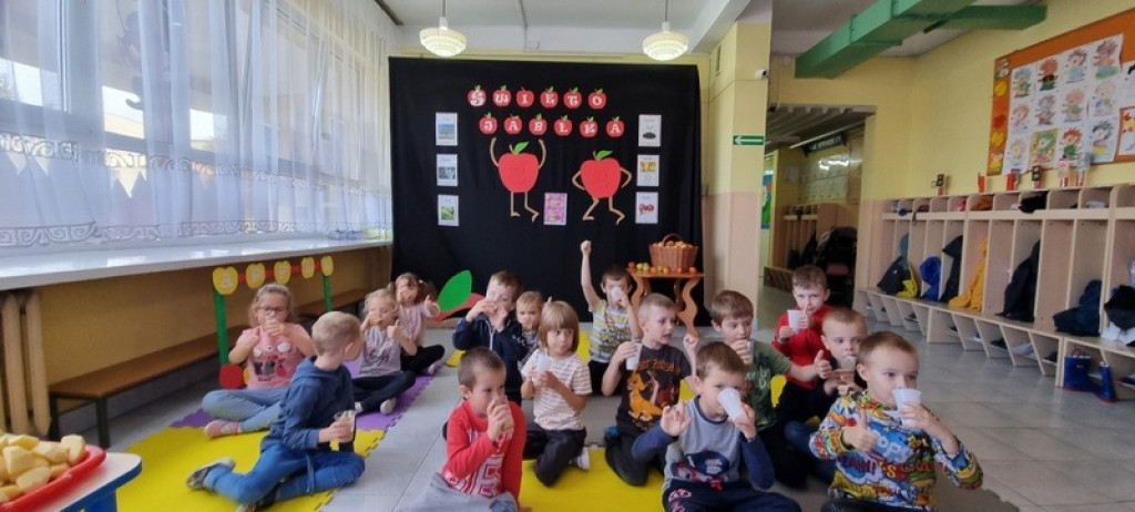 Apple Day w przedszkolu w Stąporkowie [zdjęcia]