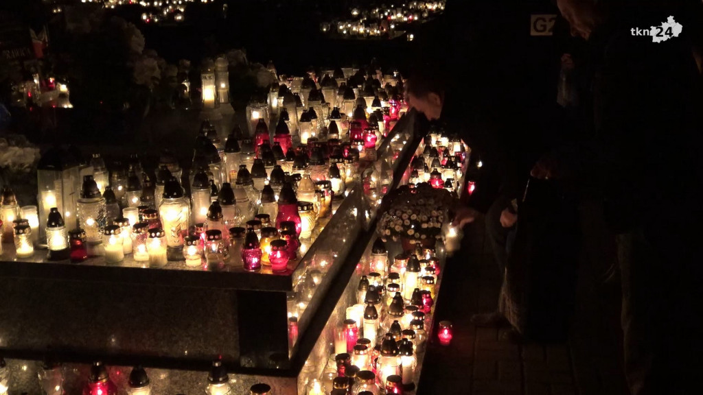 Wszystkich Świętych na koneckim cmentarzu [wideo, zdjęcia]