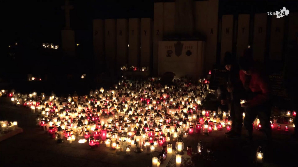 Wszystkich Świętych na koneckim cmentarzu [wideo, zdjęcia]