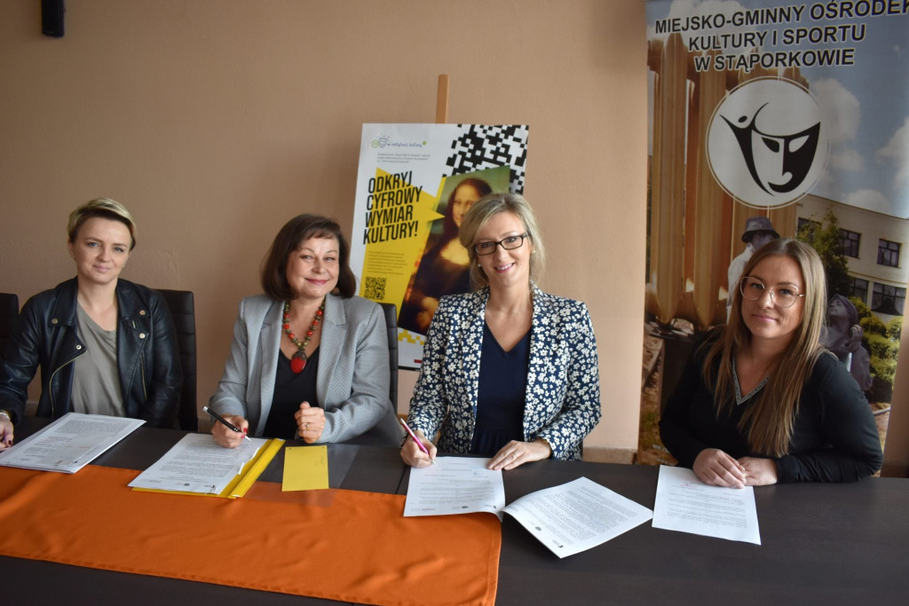 Instytucje kultury z nowym sprzętem komputerowym [zdjęcia]