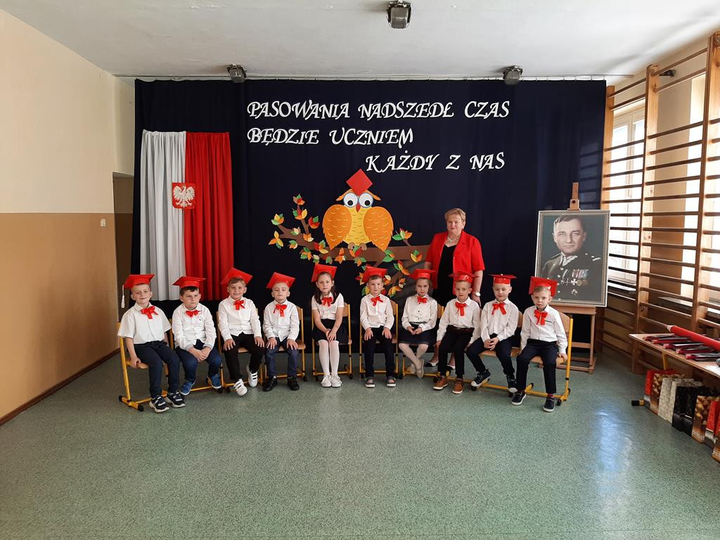 Pasowanie na ucznia w Szkole Podstawowej w Kłucku [zdjęcia]