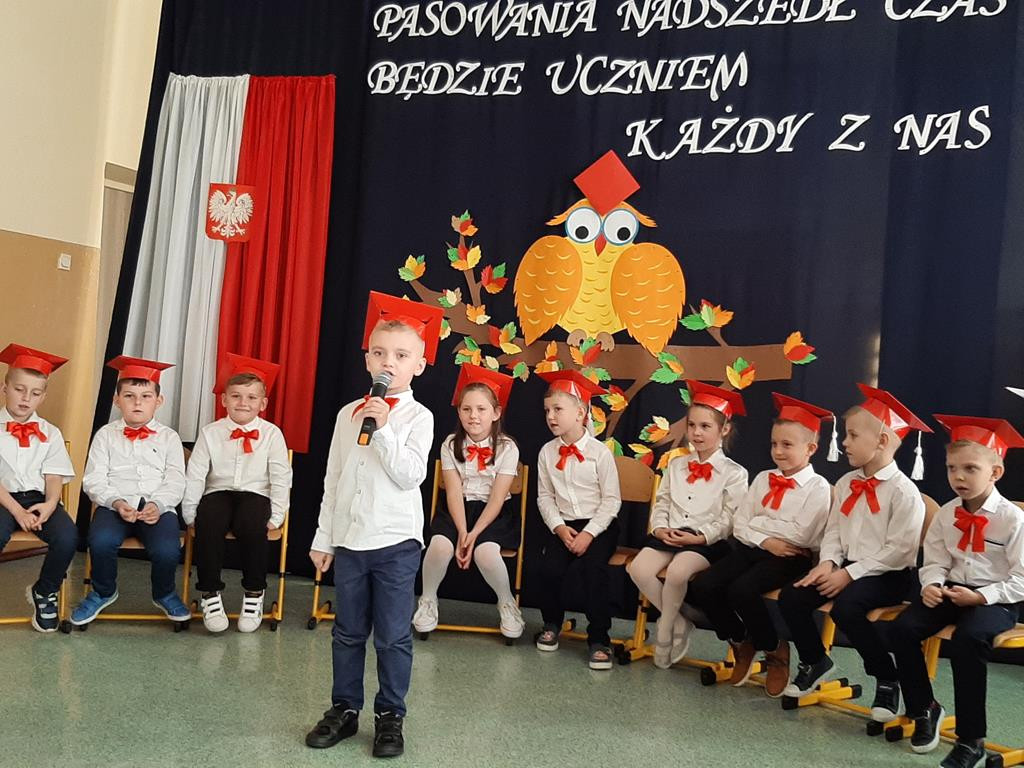 Pasowanie na ucznia w Szkole Podstawowej w Kłucku [zdjęcia]
