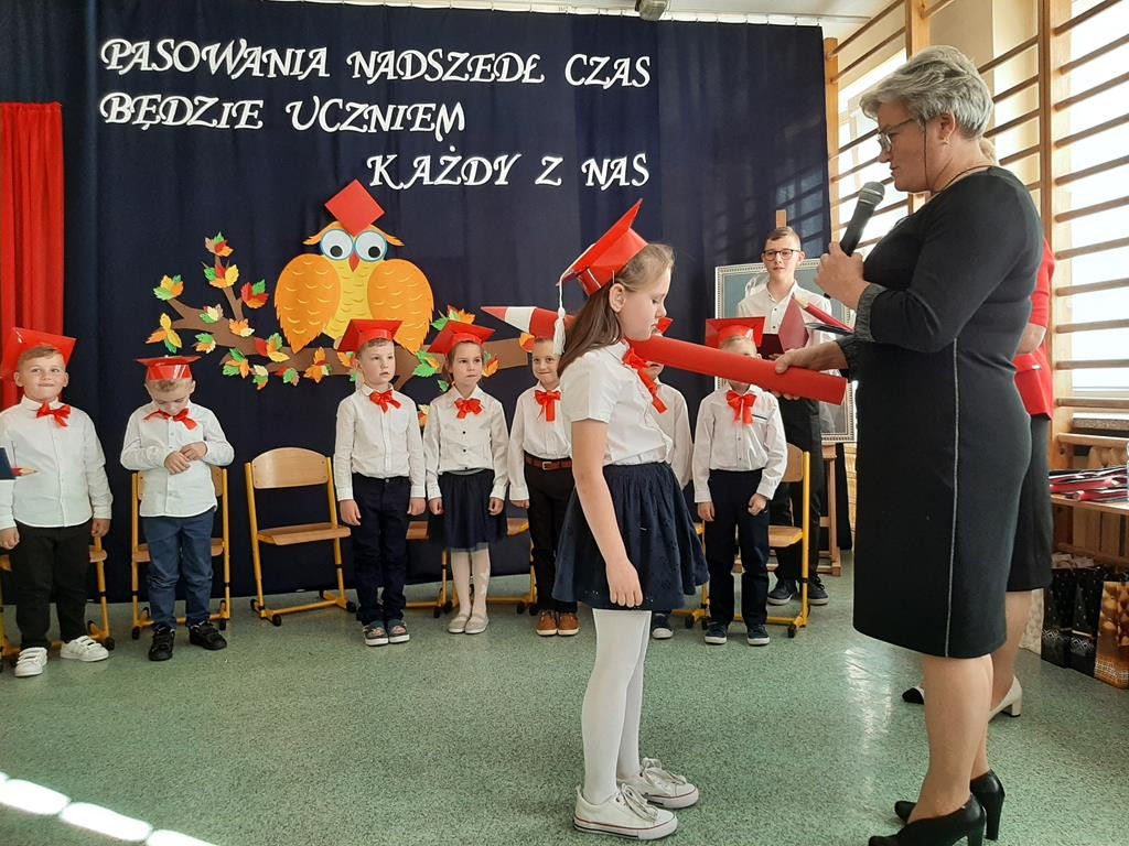 Pasowanie na ucznia w Szkole Podstawowej w Kłucku [zdjęcia]