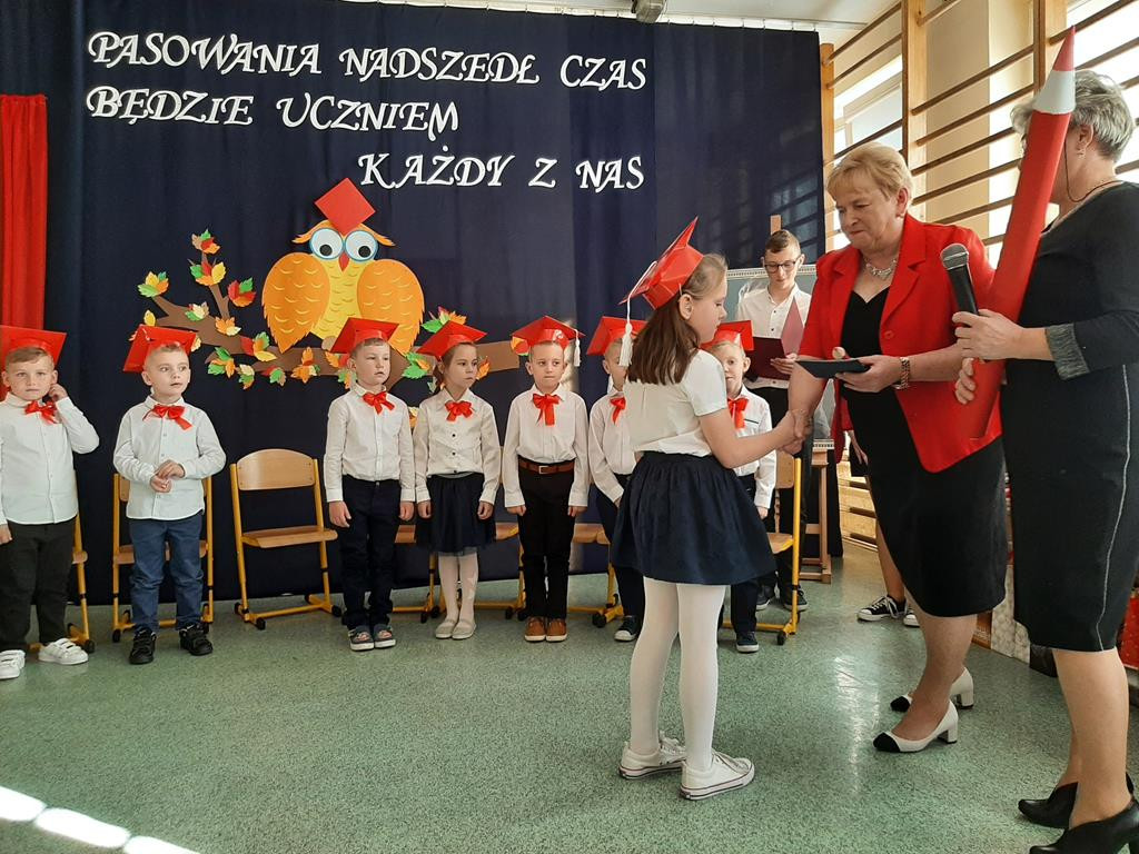 Pasowanie na ucznia w Szkole Podstawowej w Kłucku [zdjęcia]