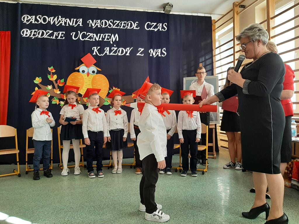 Pasowanie na ucznia w Szkole Podstawowej w Kłucku [zdjęcia]