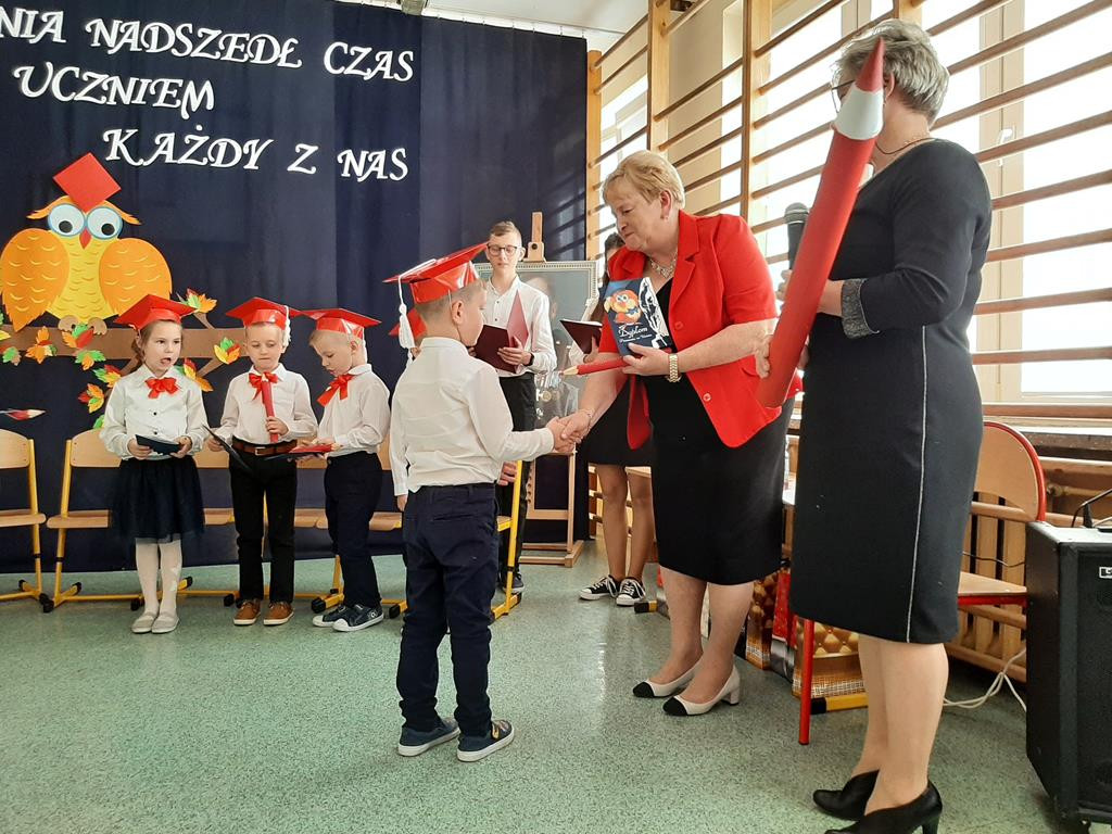 Pasowanie na ucznia w Szkole Podstawowej w Kłucku [zdjęcia]