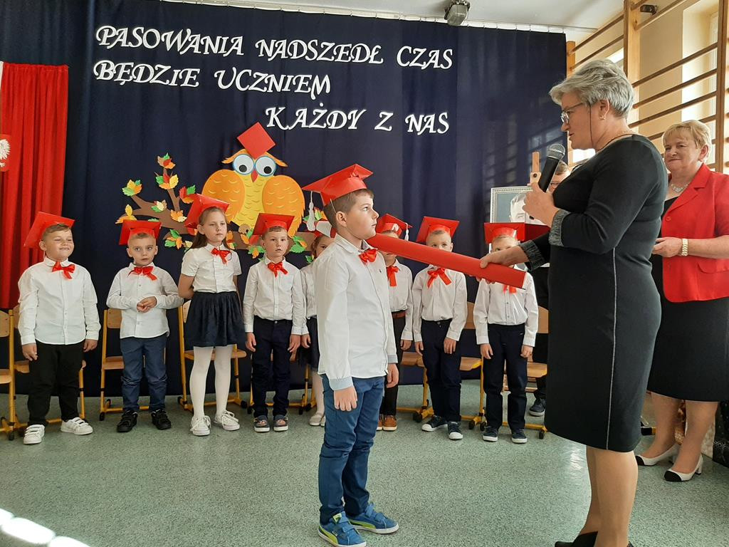 Pasowanie na ucznia w Szkole Podstawowej w Kłucku [zdjęcia]