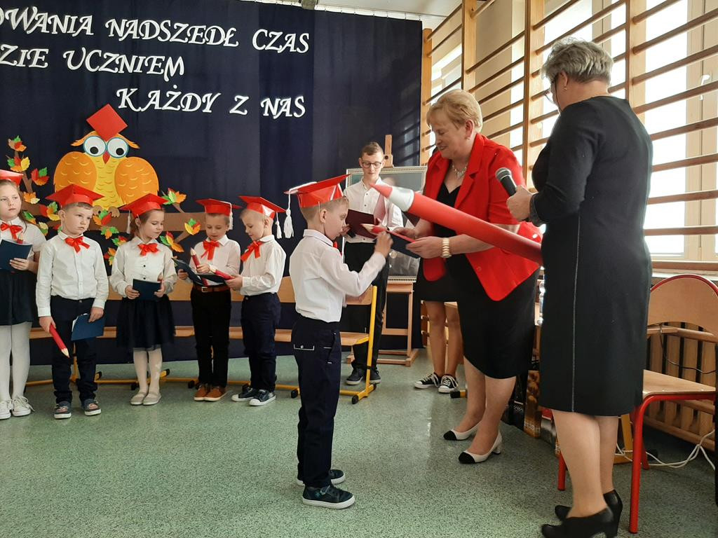 Pasowanie na ucznia w Szkole Podstawowej w Kłucku [zdjęcia]