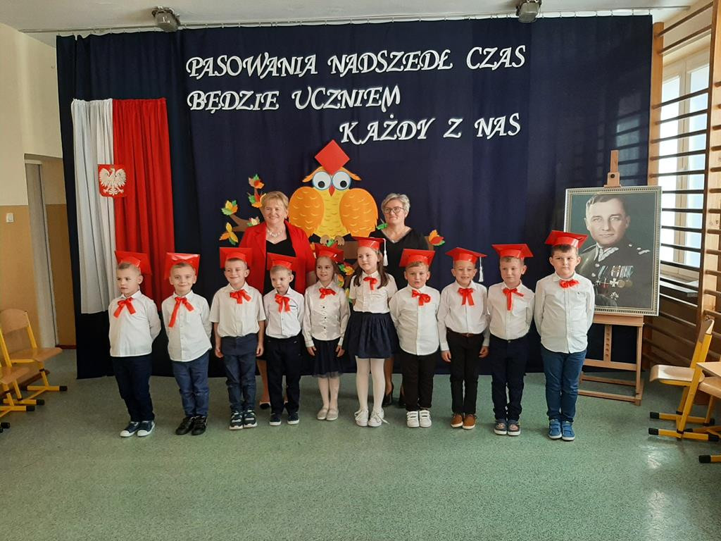 Pasowanie na ucznia w Szkole Podstawowej w Kłucku [zdjęcia]