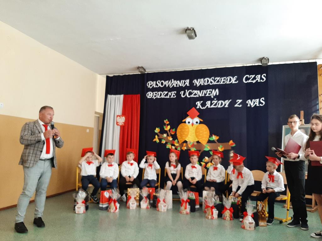 Pasowanie na ucznia w Szkole Podstawowej w Kłucku [zdjęcia]