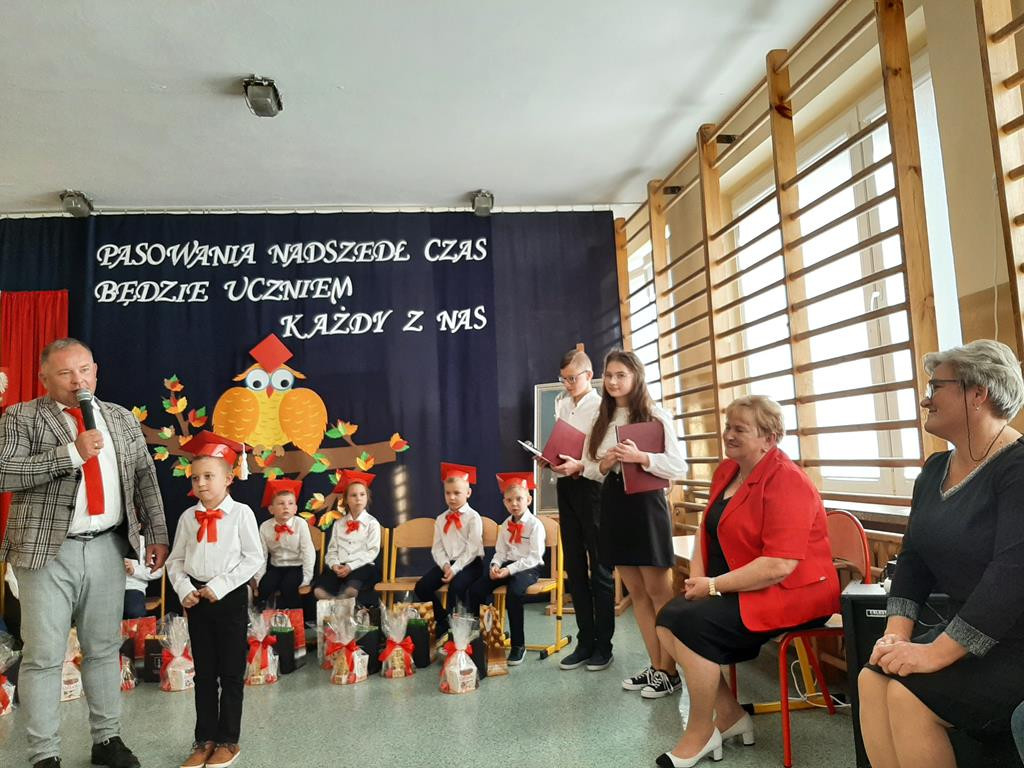 Pasowanie na ucznia w Szkole Podstawowej w Kłucku [zdjęcia]