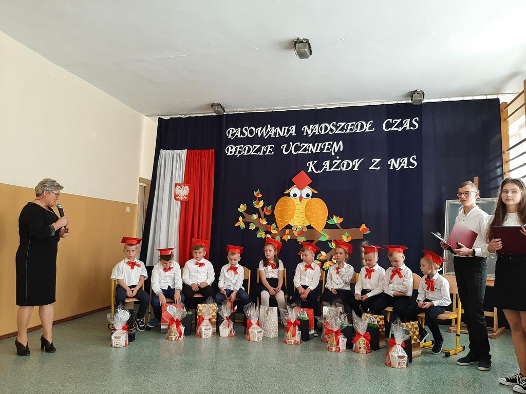 Pasowanie na ucznia w Szkole Podstawowej w Kłucku [zdjęcia]