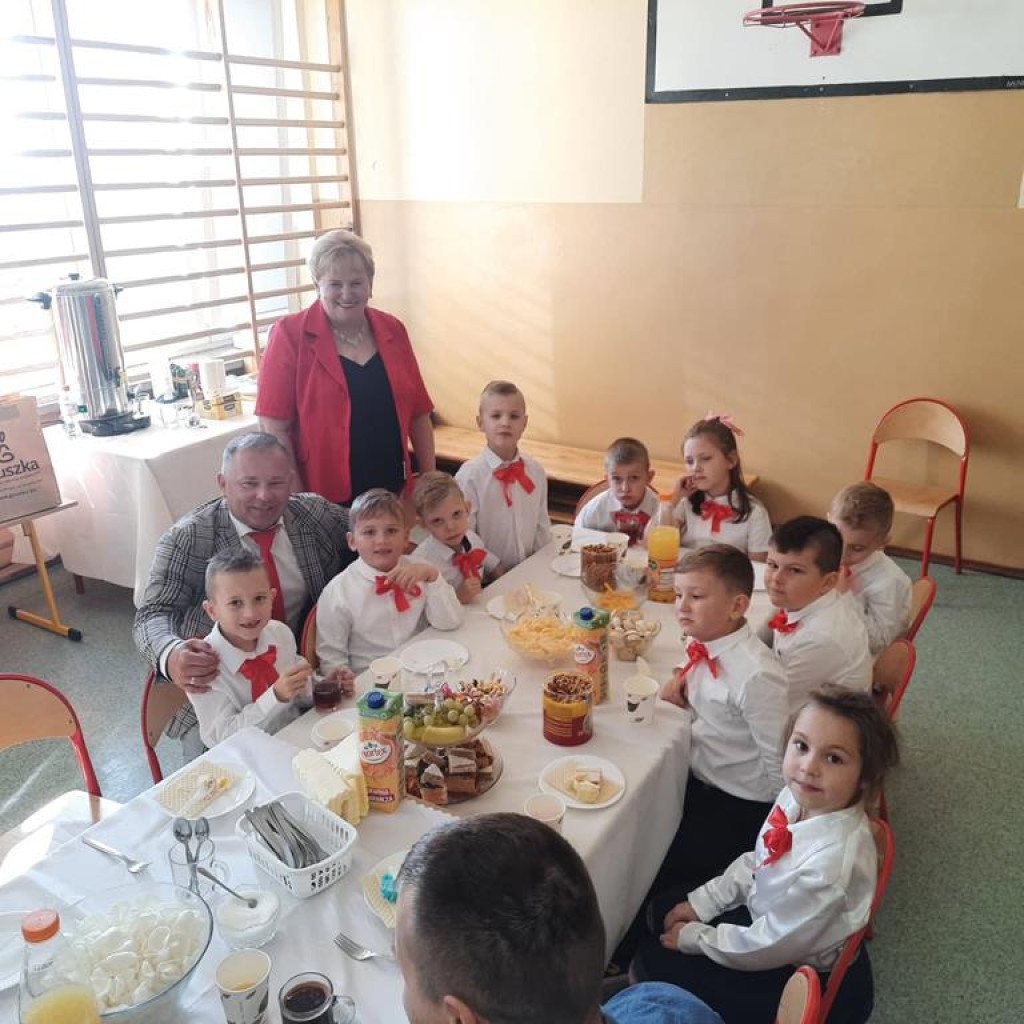 Pasowanie na ucznia w Szkole Podstawowej w Kłucku [zdjęcia]