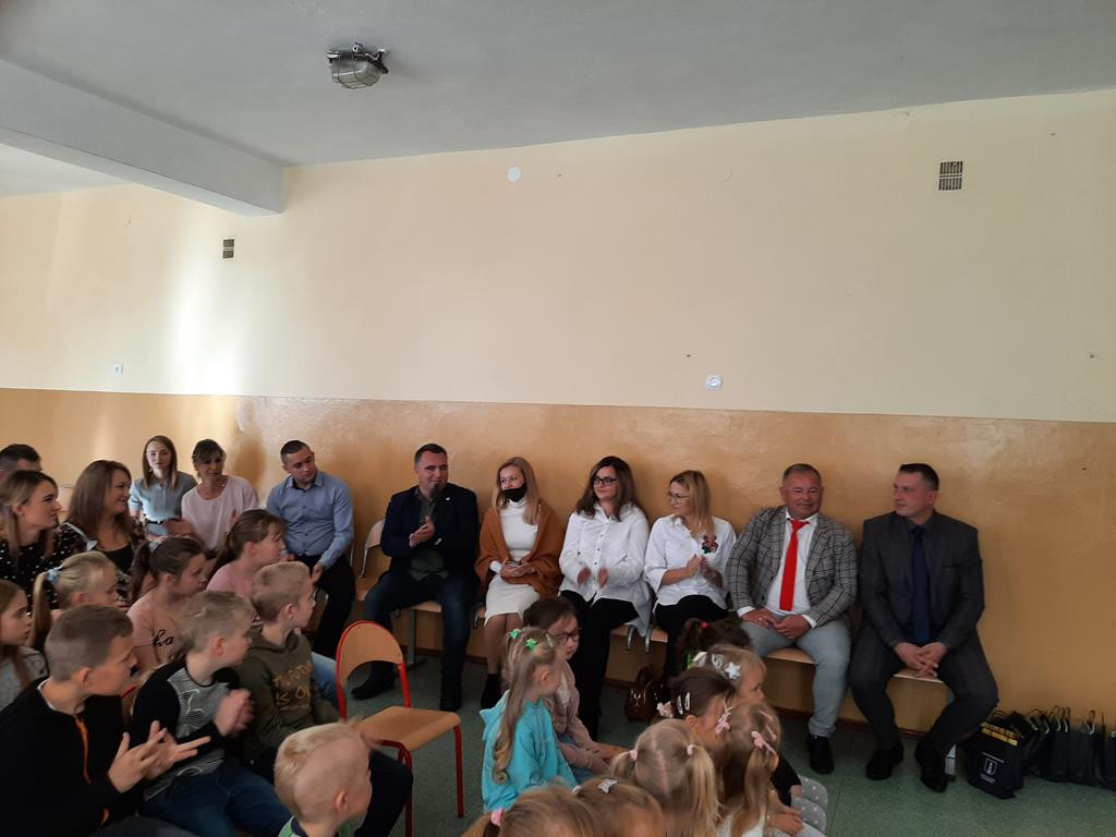 Pasowanie na ucznia w Szkole Podstawowej w Kłucku [zdjęcia]