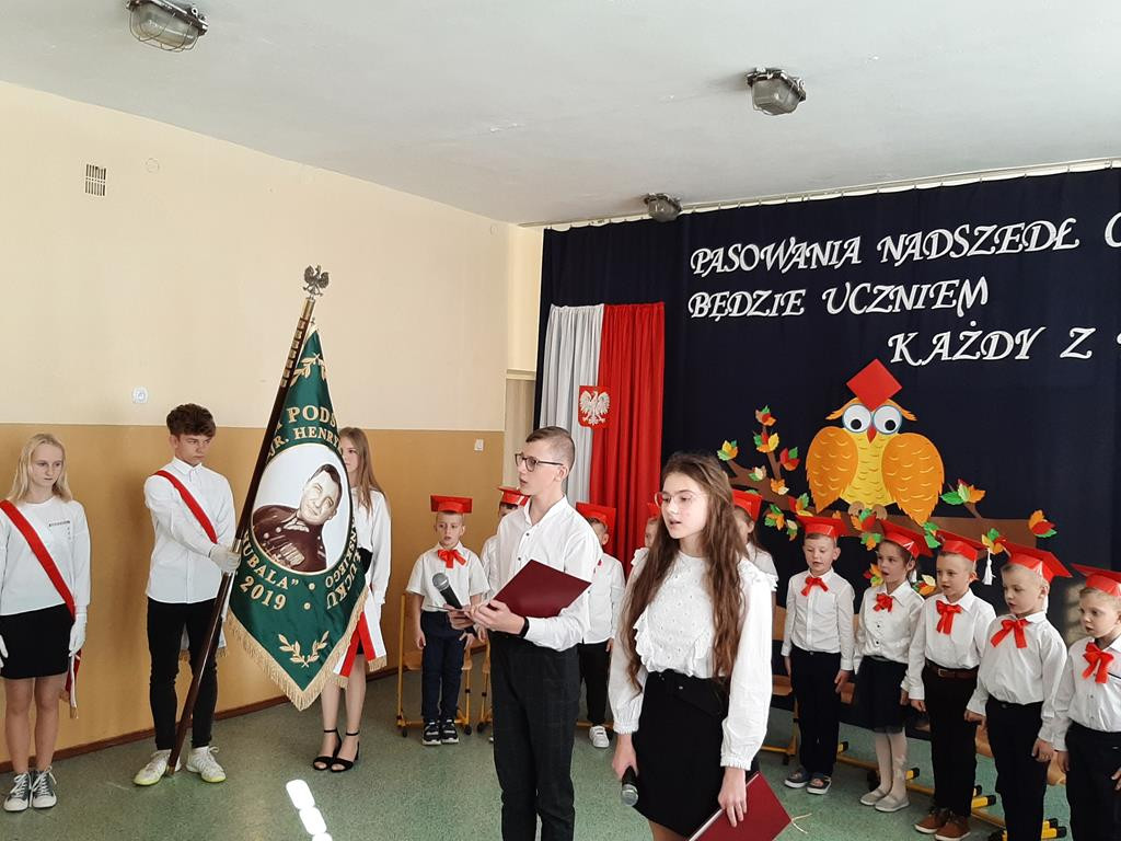 Pasowanie na ucznia w Szkole Podstawowej w Kłucku [zdjęcia]