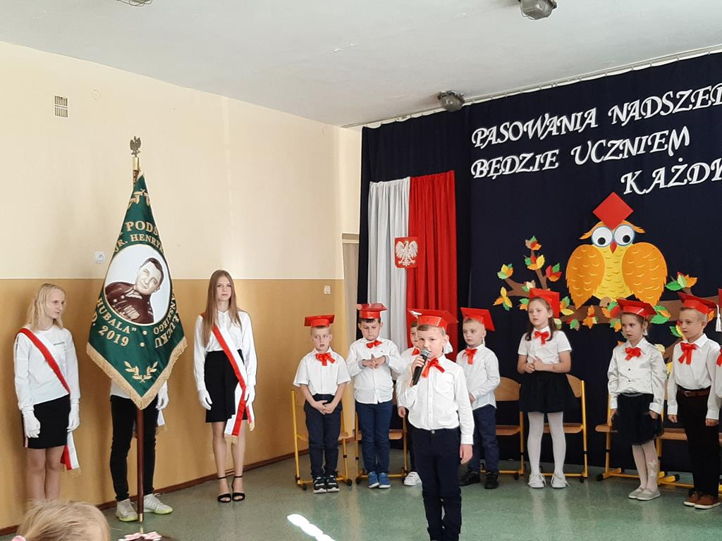 Pasowanie na ucznia w Szkole Podstawowej w Kłucku [zdjęcia]
