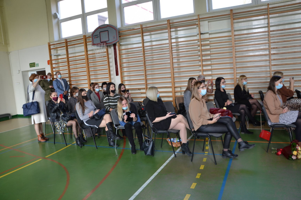 Pierwszoklasiści uroczyście ślubowali w Rogowie [zdjęcia]