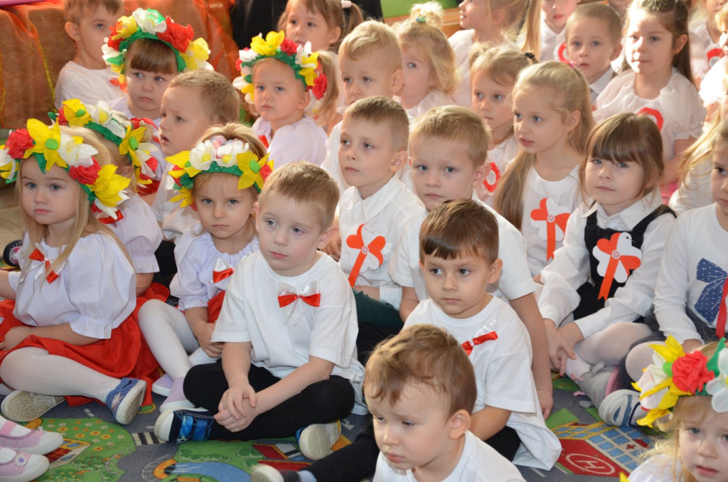 Przedszkolaki ze Stąporkowa uczciły Święto Niepodległości [zdjęcia]