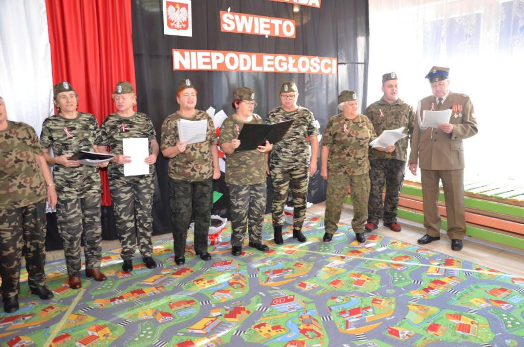 Przedszkolaki ze Stąporkowa uczciły Święto Niepodległości [zdjęcia]