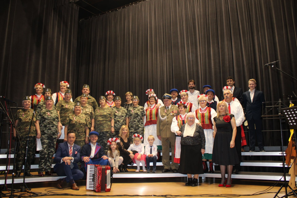 Stąporkowianie uczcili 103. rocznicę Odzyskania przez Polskę Niepodległości [fotorelacja]