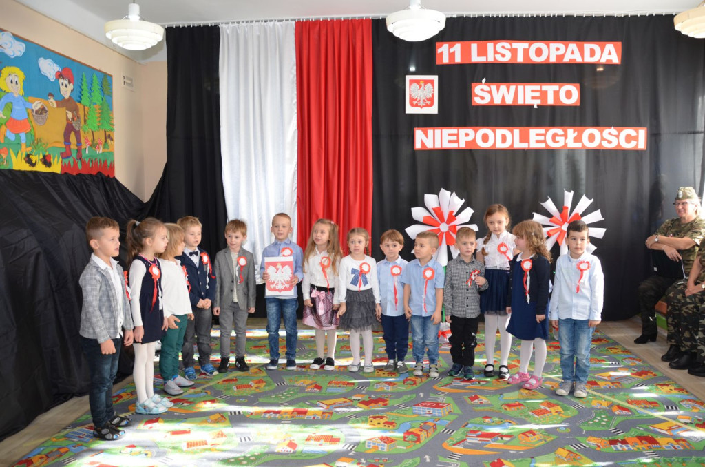 Przedszkolaki ze Stąporkowa uczciły Święto Niepodległości [zdjęcia]