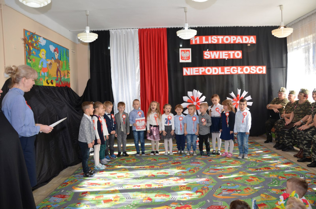Przedszkolaki ze Stąporkowa uczciły Święto Niepodległości [zdjęcia]
