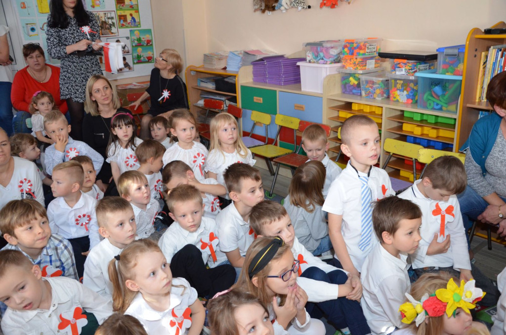 Przedszkolaki ze Stąporkowa uczciły Święto Niepodległości [zdjęcia]
