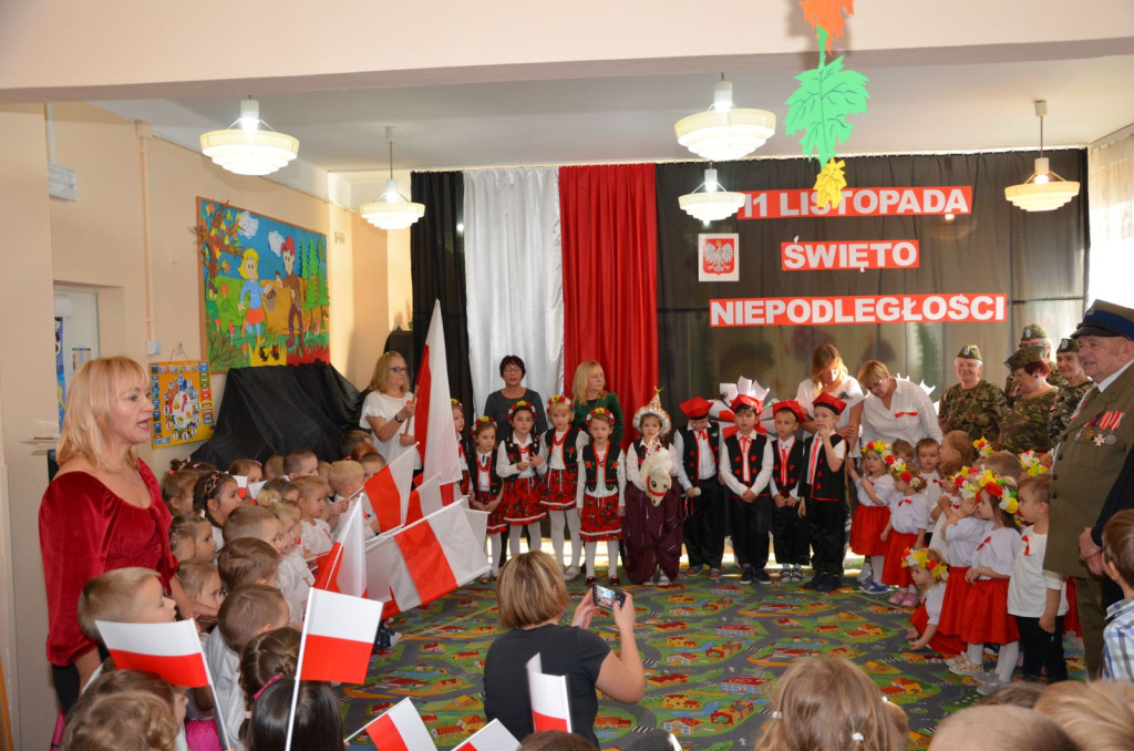 Przedszkolaki ze Stąporkowa uczciły Święto Niepodległości [zdjęcia]