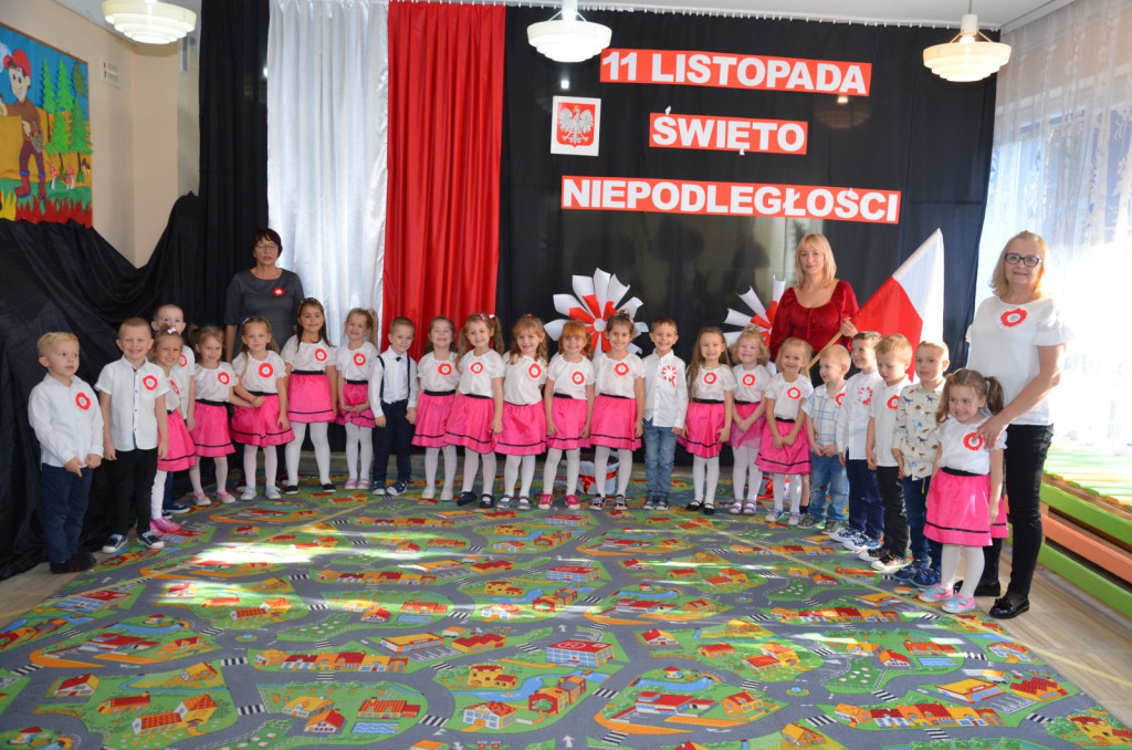 Przedszkolaki ze Stąporkowa uczciły Święto Niepodległości [zdjęcia]
