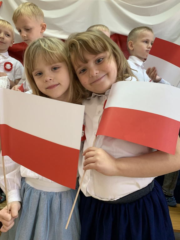 Przedszkole nr 2 z Końskich na Święto Niepodległości [wideo, fotorelacja]