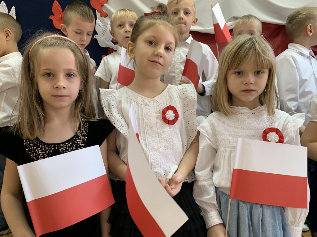 Przedszkole nr 2 z Końskich na Święto Niepodległości [wideo, fotorelacja]