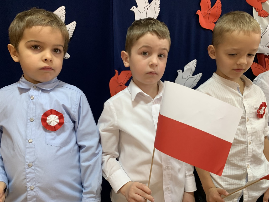 Przedszkole nr 2 z Końskich na Święto Niepodległości [wideo, fotorelacja]