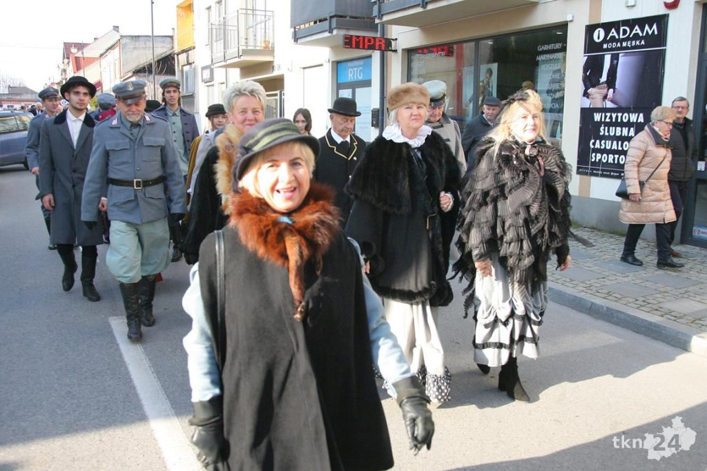 WIDEO: Końskie radują się w rocznicę odzyskania niepodległości