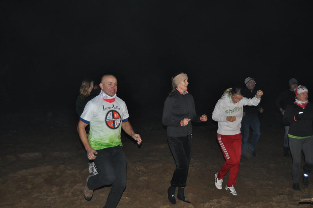Patriotyzm wyrażali w zimnej wodzie. Morsowanie dla Niepodległej [zdjęcia]