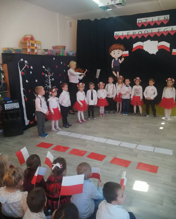 Uroczyste obchody Święta Niepodległości w Przedszkolu nr 4 [zdjęcia]