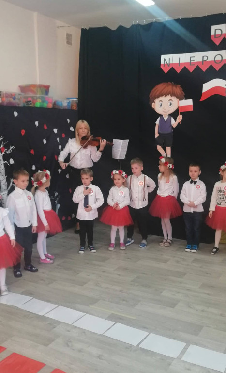 Uroczyste obchody Święta Niepodległości w Przedszkolu nr 4 [zdjęcia]