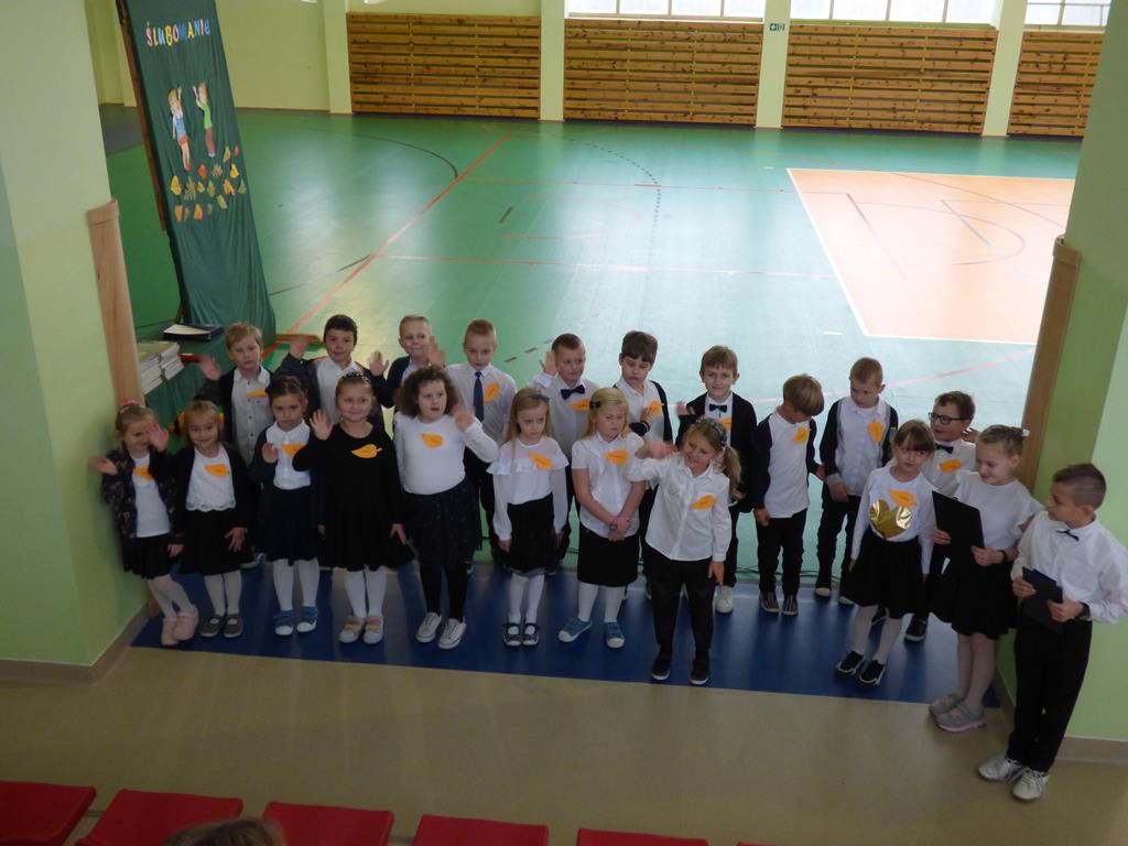 Pasowanie na ucznia w Szkole Podstawowej w Rudzie Malenieckiej [zdjęcia]