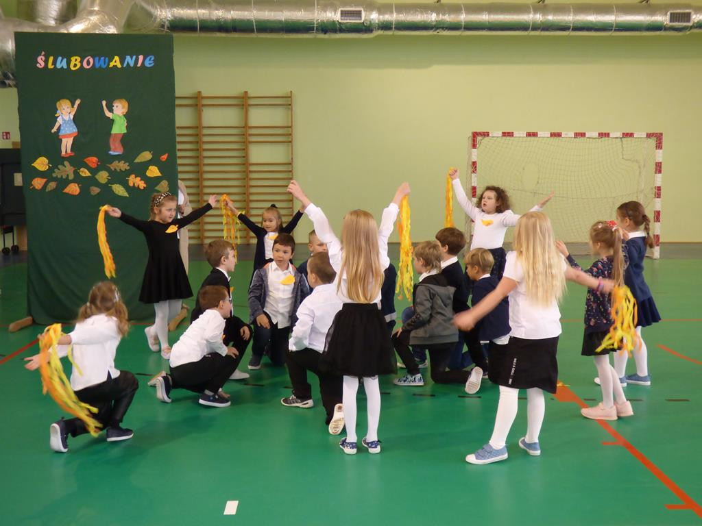 Pasowanie na ucznia w Szkole Podstawowej w Rudzie Malenieckiej [zdjęcia]