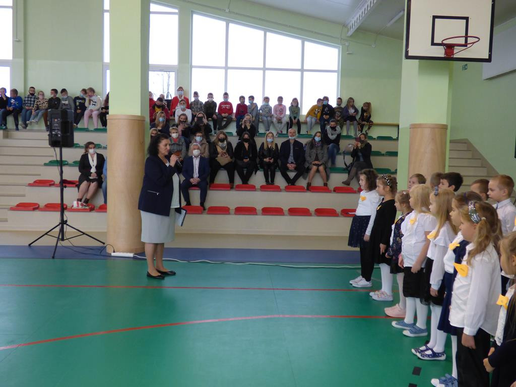 Pasowanie na ucznia w Szkole Podstawowej w Rudzie Malenieckiej [zdjęcia]