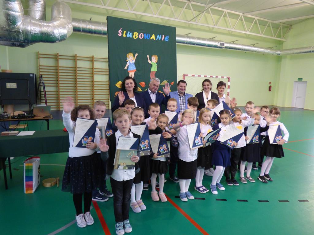 Pasowanie na ucznia w Szkole Podstawowej w Rudzie Malenieckiej [zdjęcia]