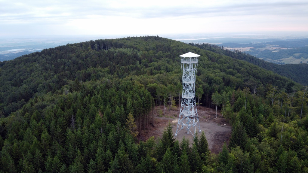 Sielpia: Powstają dwie nowe wyspy i kilkudziesięciometrowa wieża [wideo, zdjęcia]