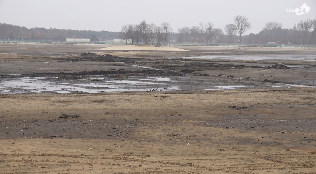 Sielpia: Powstają dwie nowe wyspy i kilkudziesięciometrowa wieża [wideo, zdjęcia]