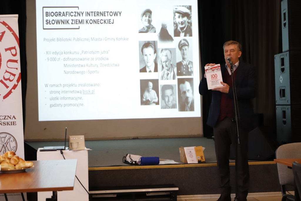 Prezentacja portalu biograficznego na seminarium bibliotekarzy w Końskich [zdjęcia]