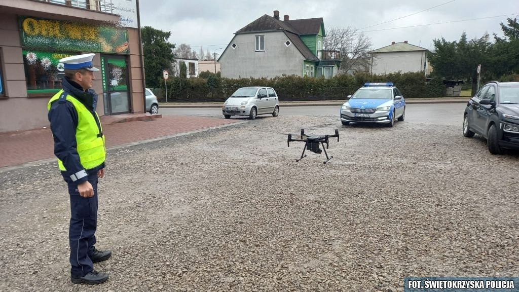 Patrolowali Stąporków dronem [zdjęcia]