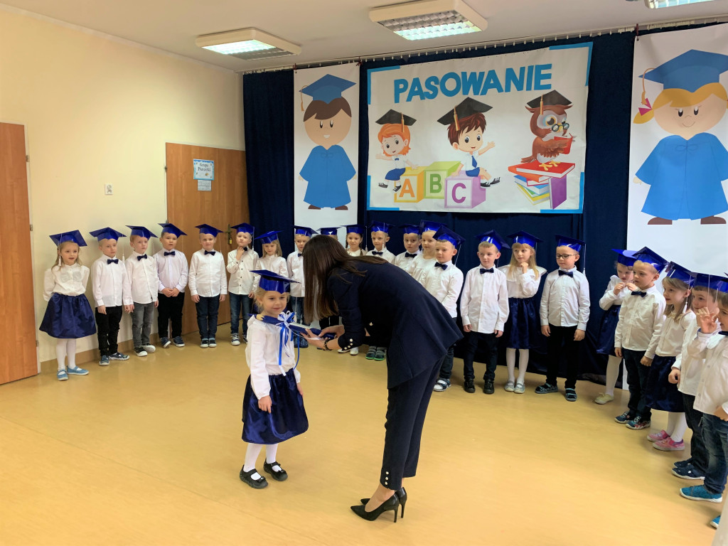 Pasowanie na zerówkowicza w Przedszkolu nr 2 w Końskich [zdjęcia]