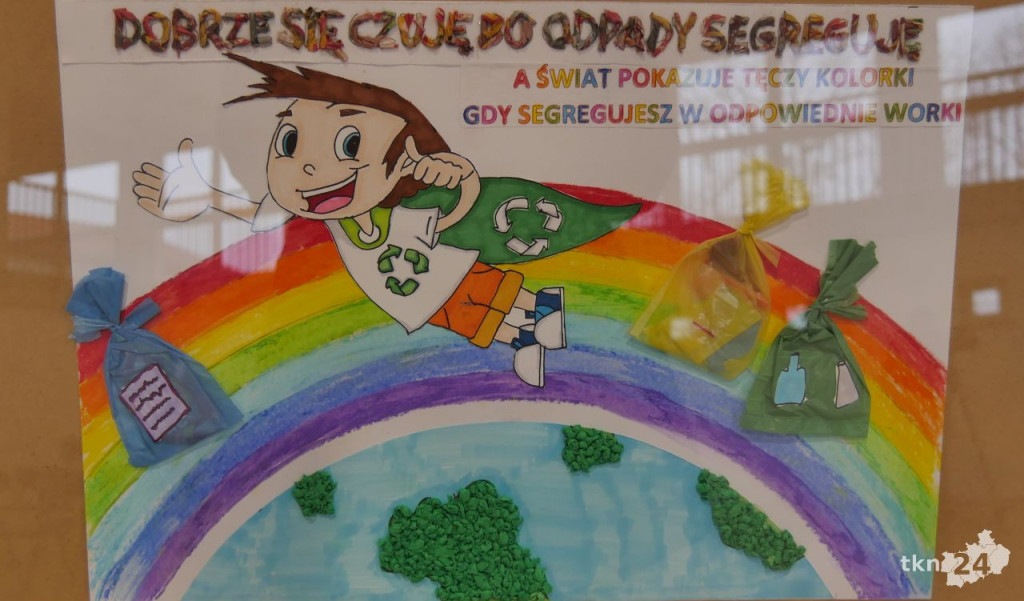 Pierwszaki z Dziebałtowa mistrzami segregacji odpadów [wideo, zdjęcia]
