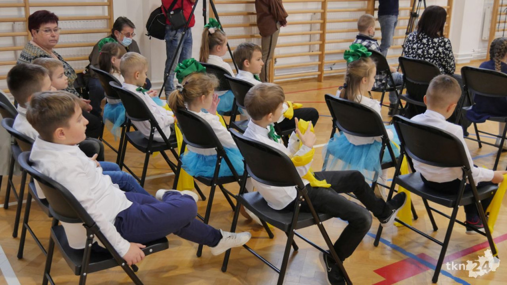 Pierwszaki z Dziebałtowa mistrzami segregacji odpadów [wideo, zdjęcia]
