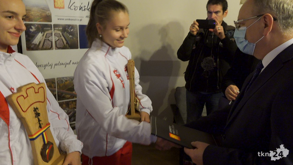 Władze Końskich uhonorowały medalistów ME w karate [zdjęcia]